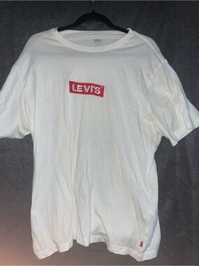 Levi's White Short-Sleeve Tee with Red Logo Patch
